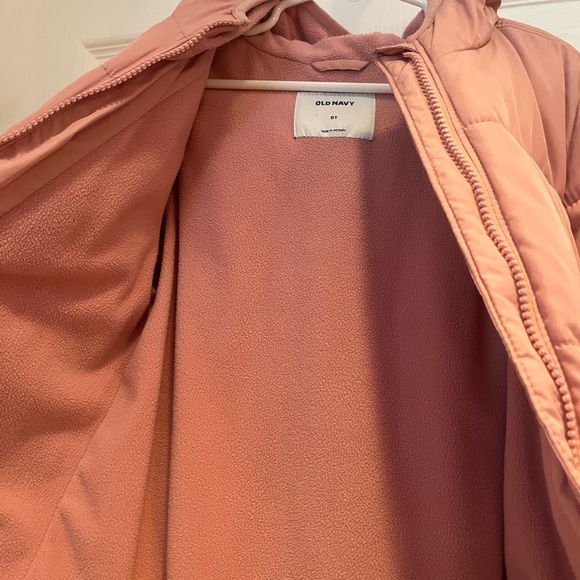 Girl's Old Navy fleece lined puffer jacket in light pink - Picture 2 of 4